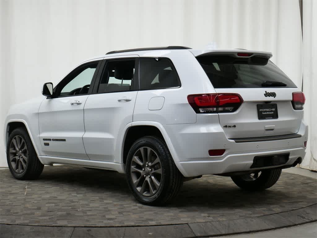 Thumbnail: 2017 Jeep Grand Cherokee - 3