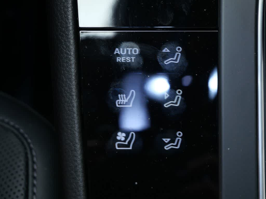 Thumbnail: 2025 Porsche Macan - 25