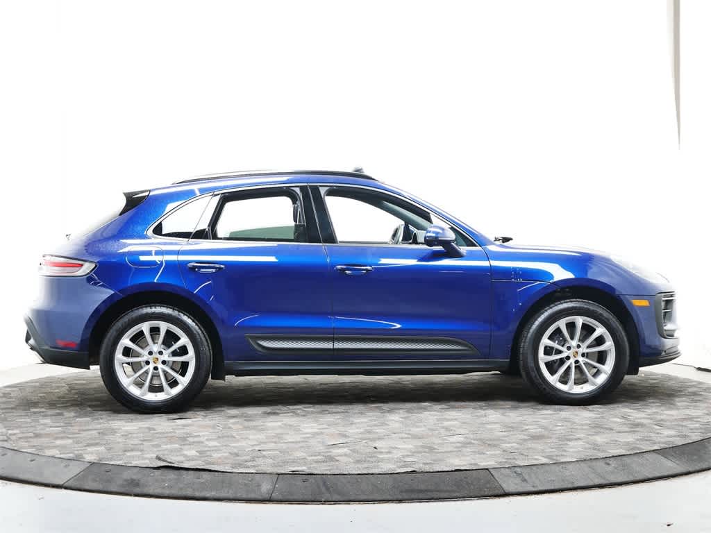 Thumbnail: 2025 Porsche Macan - 8
