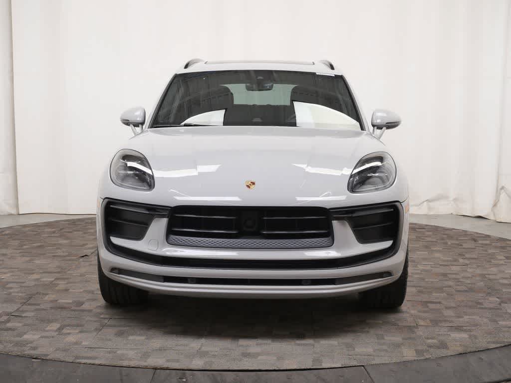 Thumbnail: 2023 Porsche Macan - 10