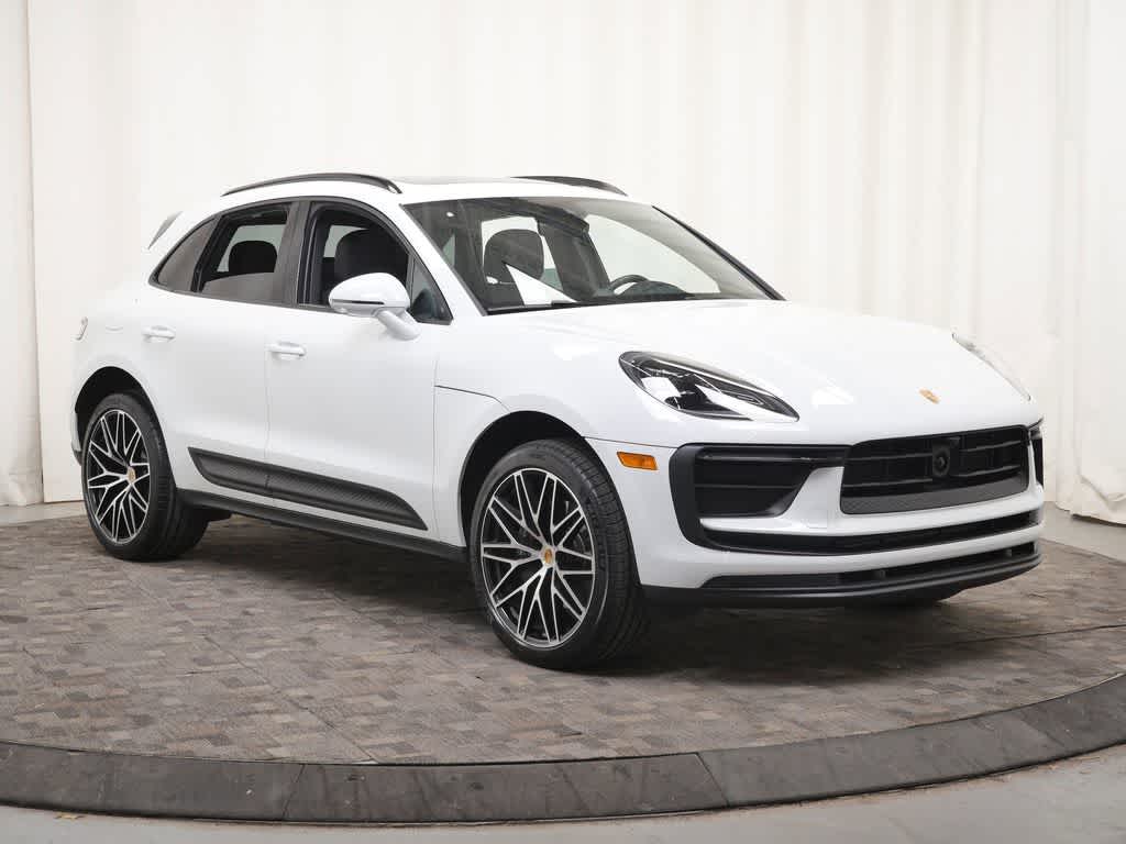Thumbnail: 2026 Porsche Macan - 9