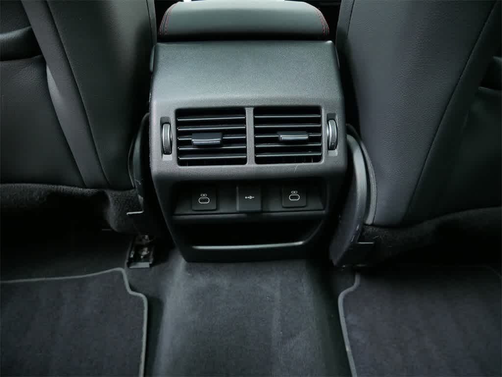 Thumbnail: 2022 Land Rover Discovery Sport - 15