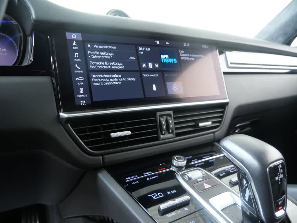 Thumbnail: 2021 Porsche Cayenne - 25