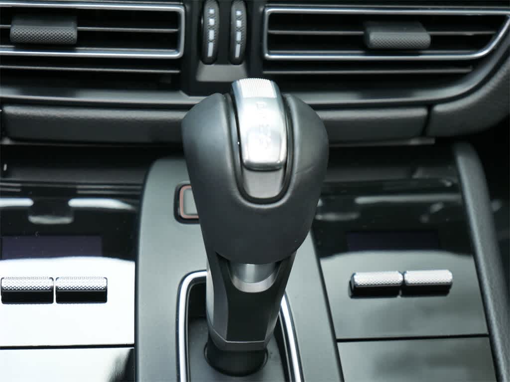 Thumbnail: 2025 Porsche Macan - 25