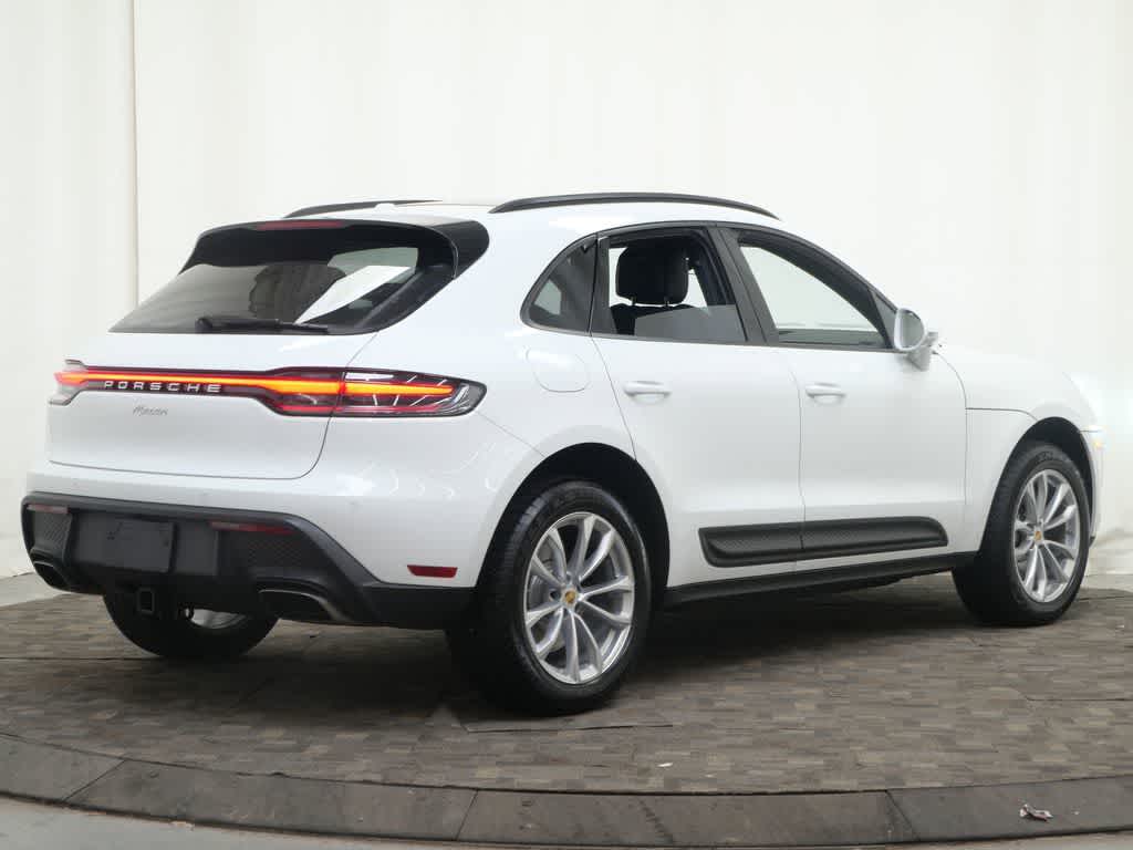 Thumbnail: 2026 Porsche Macan - 7