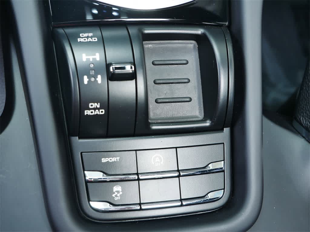Thumbnail: 2016 Porsche Cayenne - 24