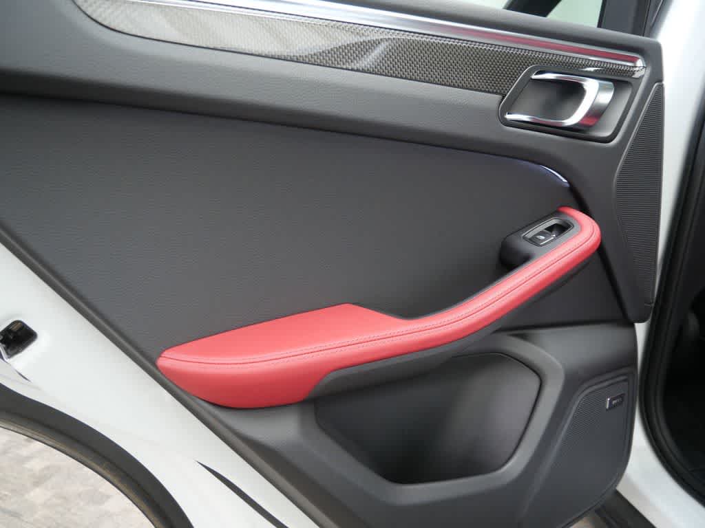 Thumbnail: 2025 Porsche Macan - 13