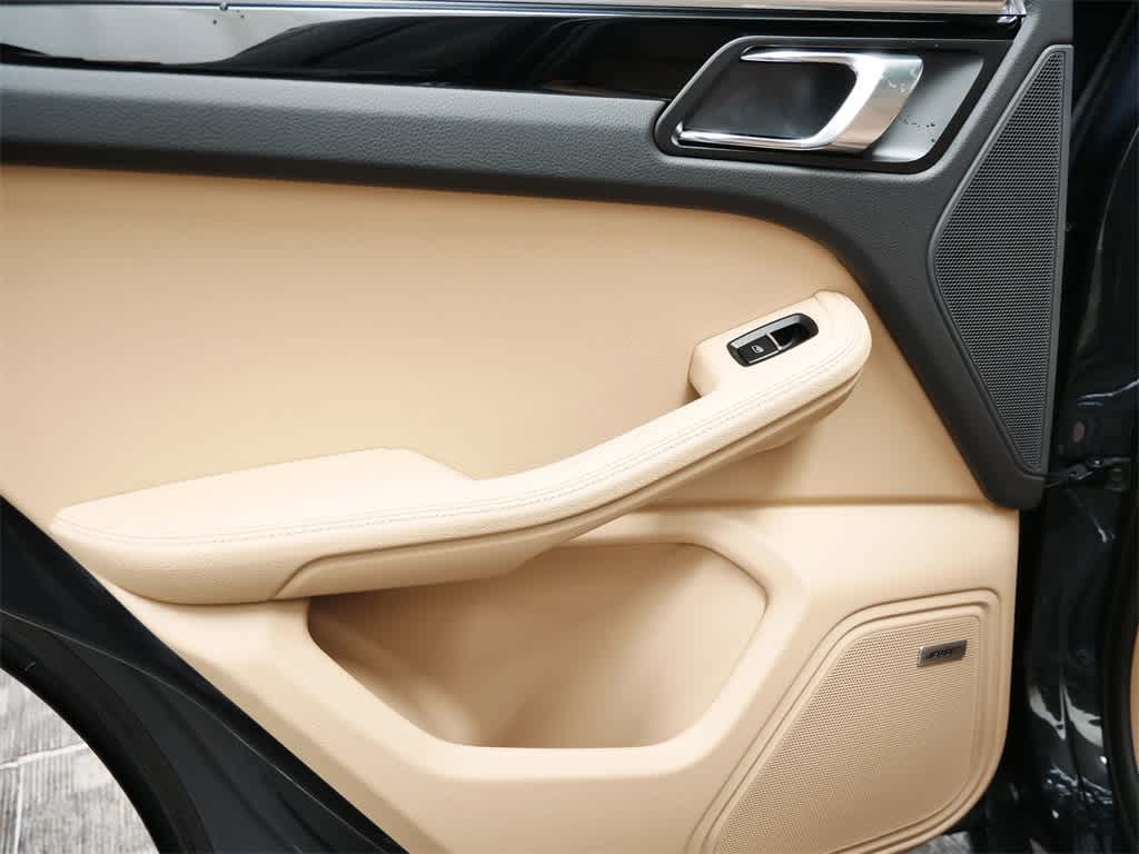 Thumbnail: 2026 Porsche Macan - 14