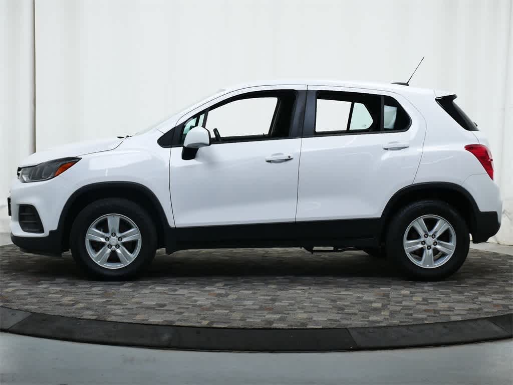 Thumbnail: 2017 Chevrolet Trax - 2