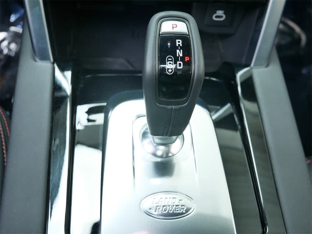 Thumbnail: 2022 Land Rover Discovery Sport - 24