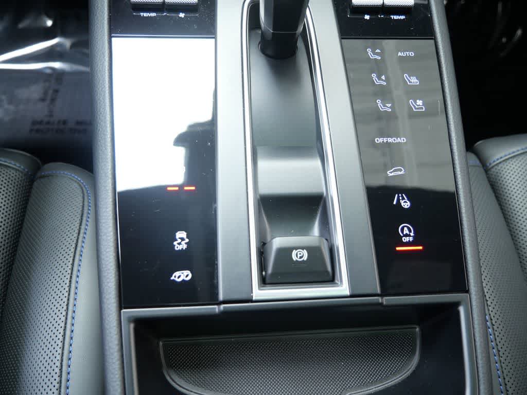 Thumbnail: 2023 Porsche Macan - 27