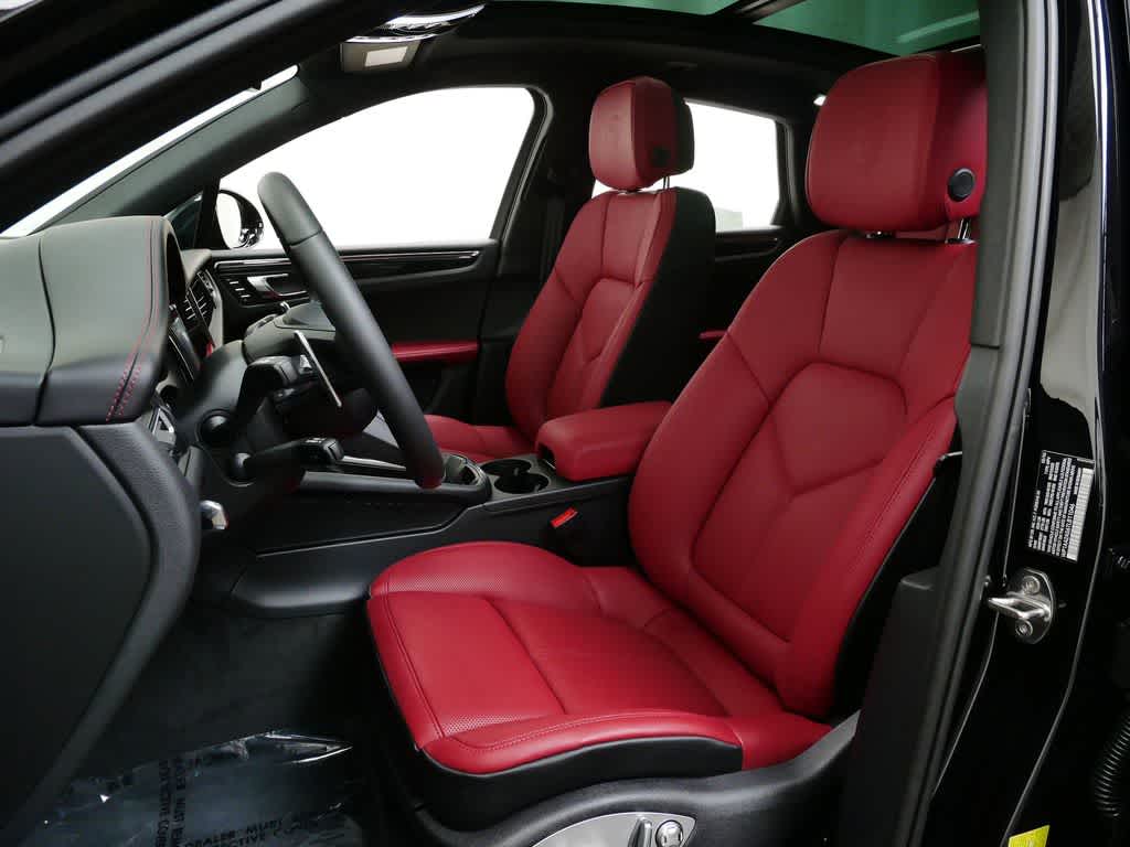 Thumbnail: 2026 Porsche Macan - 5