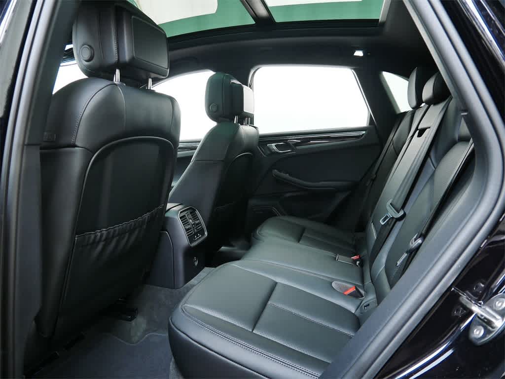 Thumbnail: 2026 Porsche Macan - 13