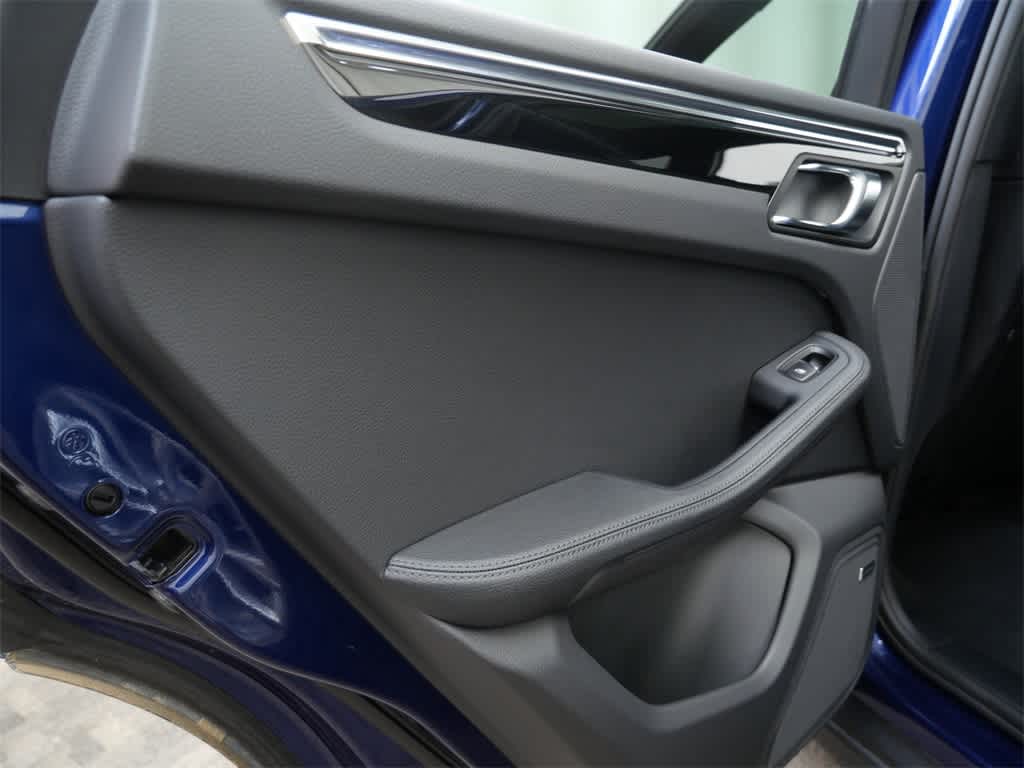 Thumbnail: 2025 Porsche Macan - 13