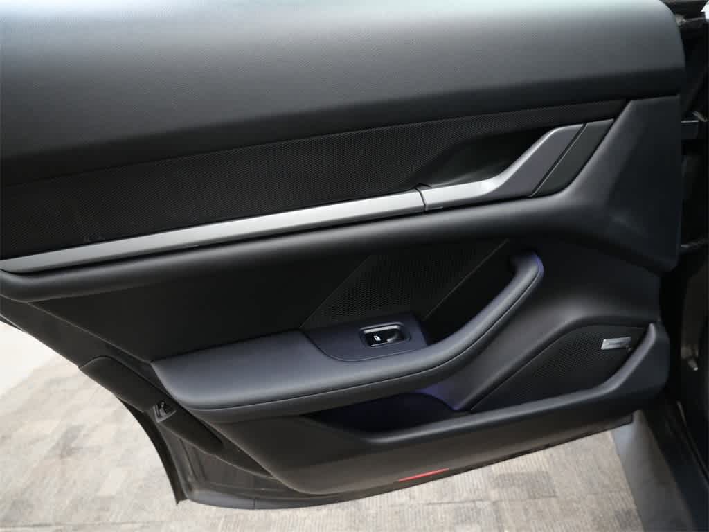 Thumbnail: 2021 Porsche Taycan - 14