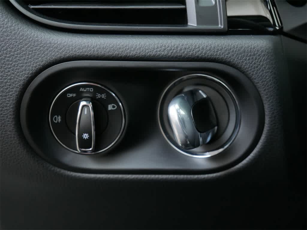 Thumbnail: 2025 Porsche Macan - 18