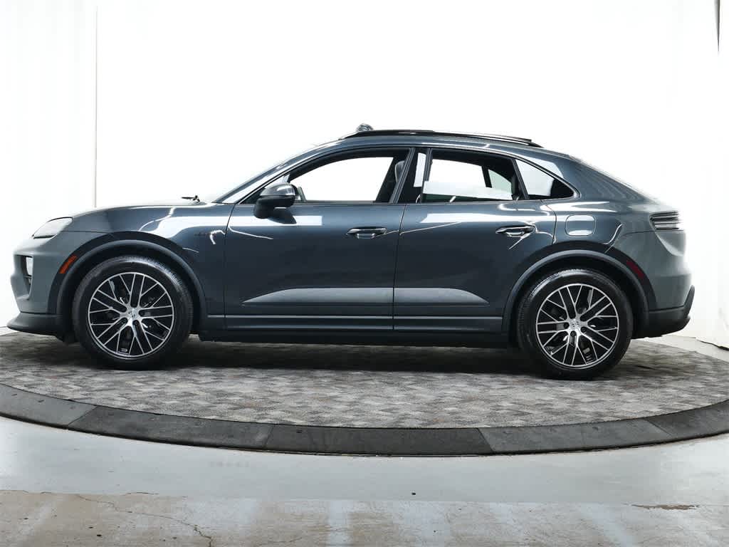 Thumbnail: 2025 Porsche Macan - 2