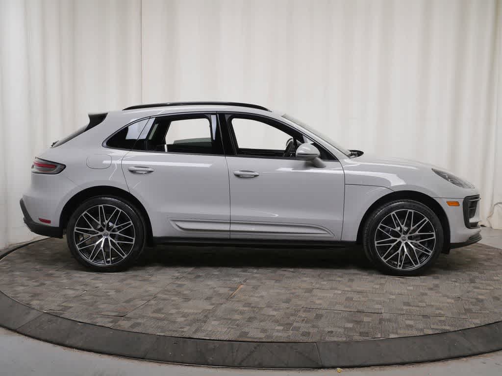 Thumbnail: 2026 Porsche Macan - 8