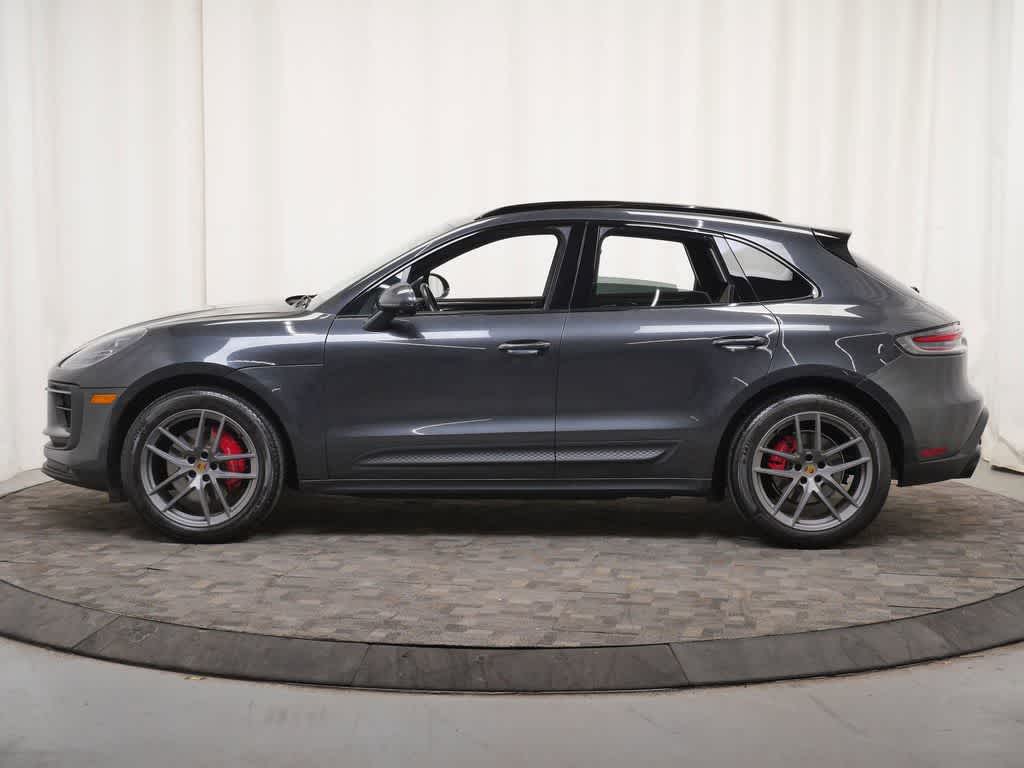 Thumbnail: 2023 Porsche Macan - 2