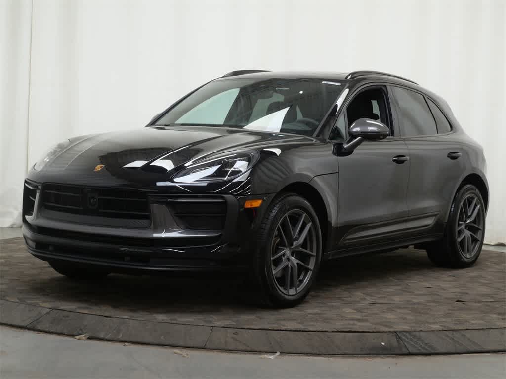 Thumbnail: 2025 Porsche Macan - 1