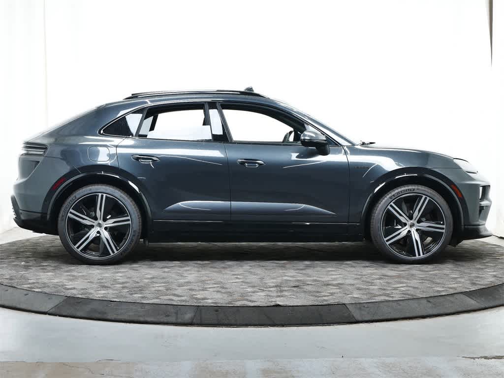 Thumbnail: 2025 Porsche Macan - 8