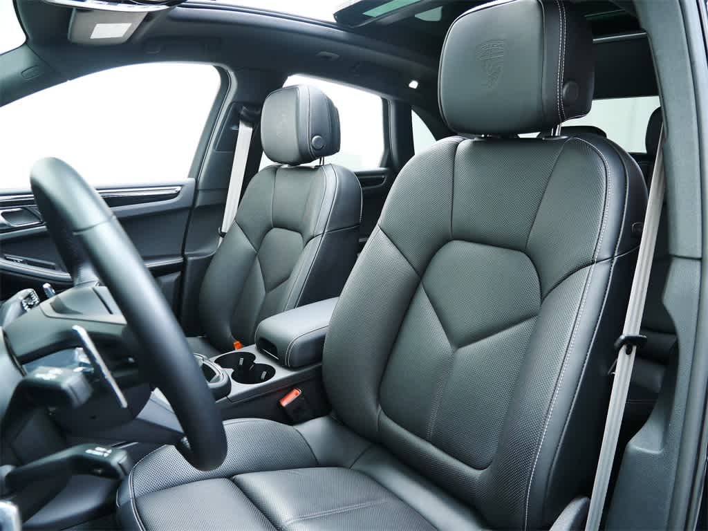 Thumbnail: 2024 Porsche Macan - 4