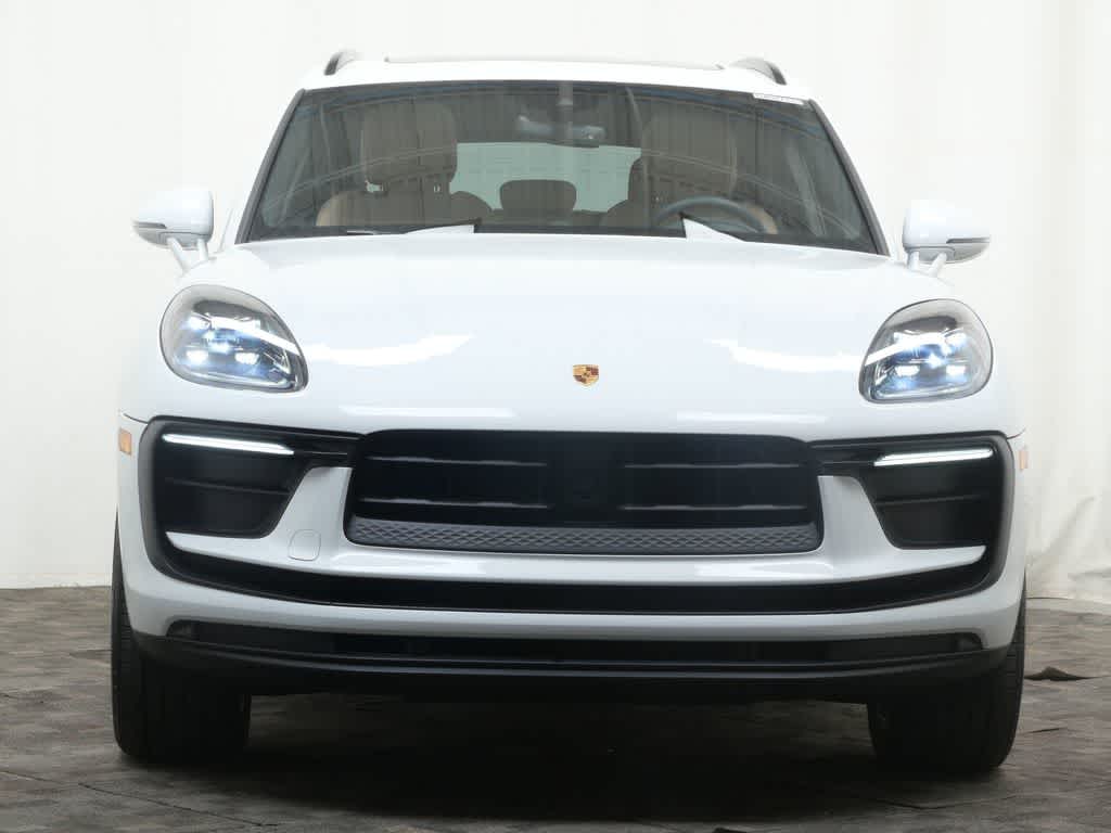 Thumbnail: 2026 Porsche Macan - 10