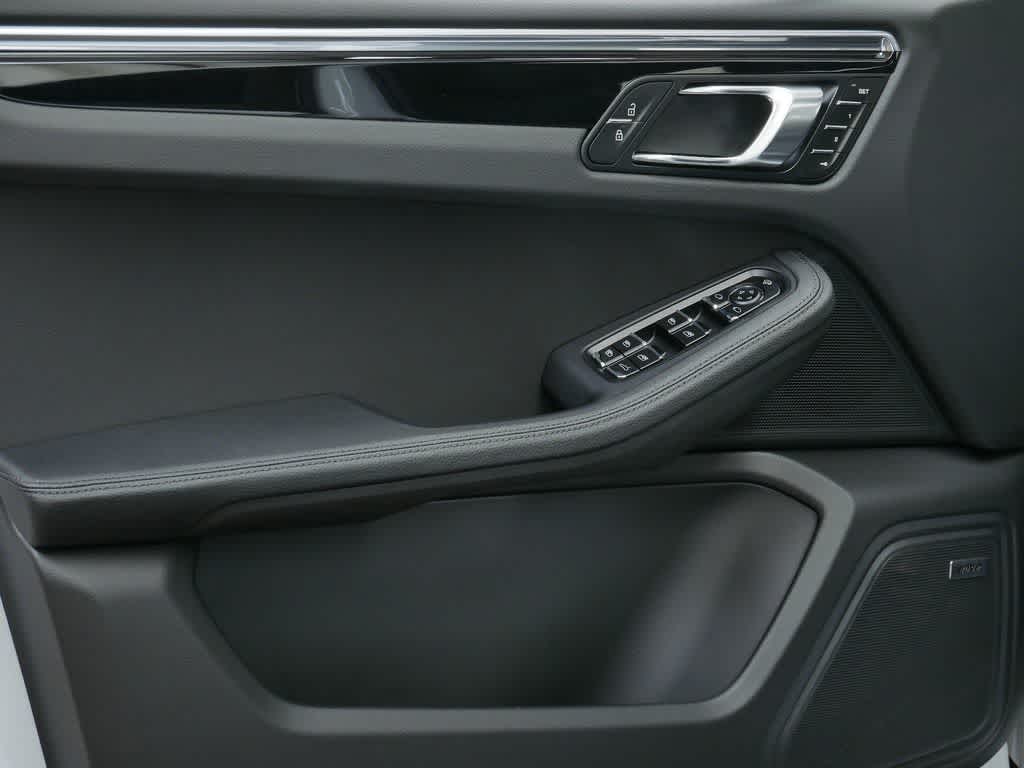 Thumbnail: 2025 Porsche Macan - 11