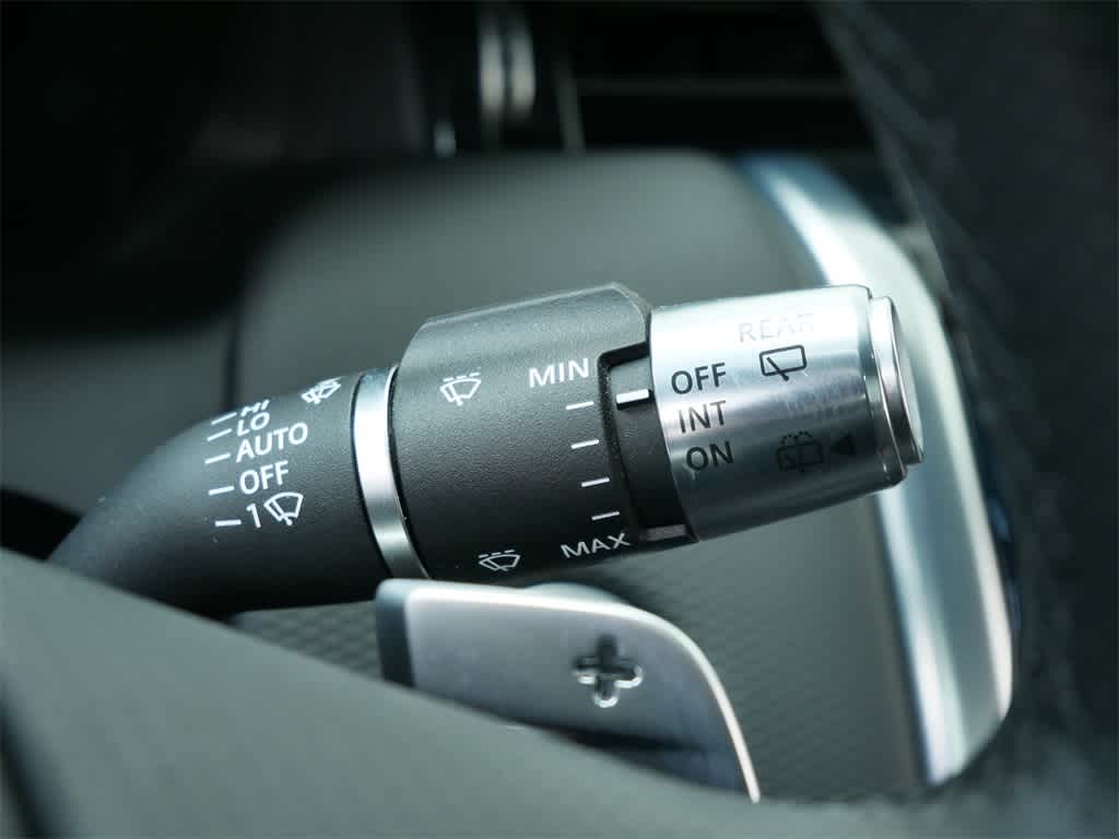 Thumbnail: 2022 Land Rover Discovery Sport - 21