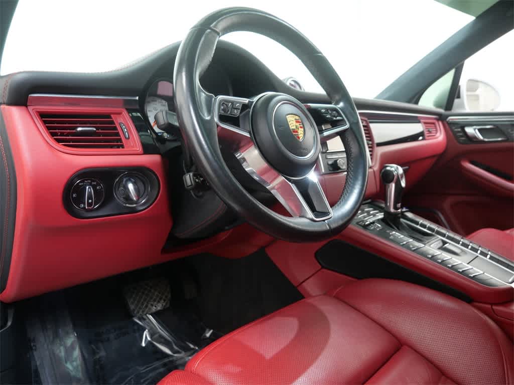 Thumbnail: 2015 Porsche Macan - 4