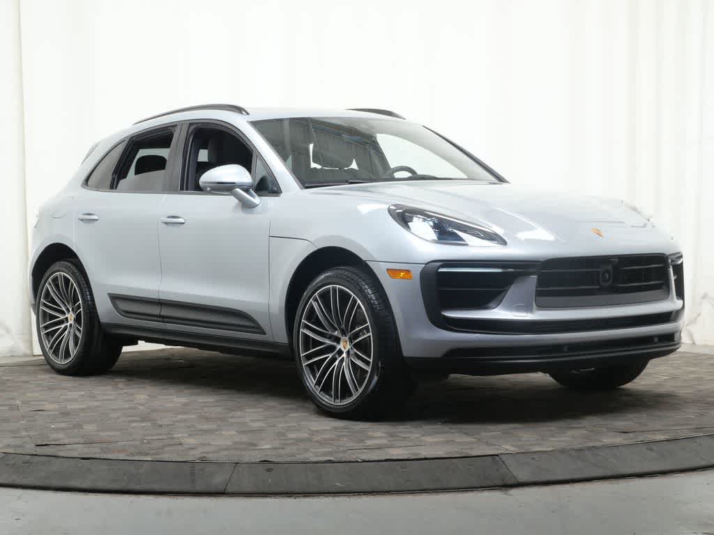 Thumbnail: 2026 Porsche Macan - 9