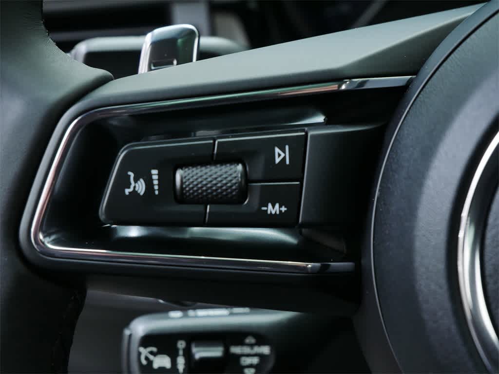 Thumbnail: 2026 Porsche Macan - 21