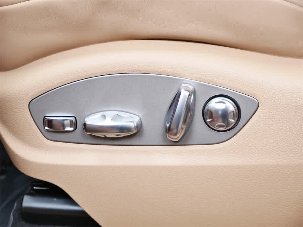 Thumbnail: 2026 Porsche Macan - 12