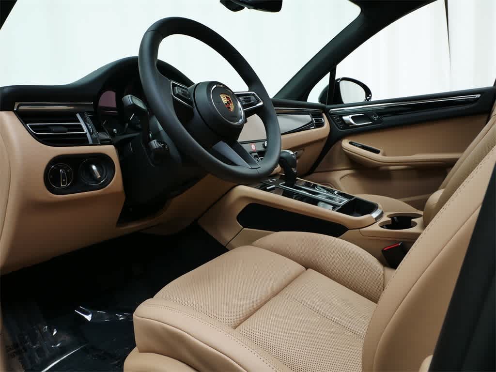 Thumbnail: 2025 Porsche Macan - 4