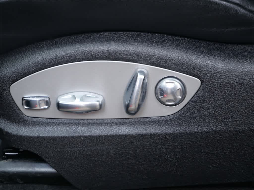 Thumbnail: 2025 Porsche Macan - 12