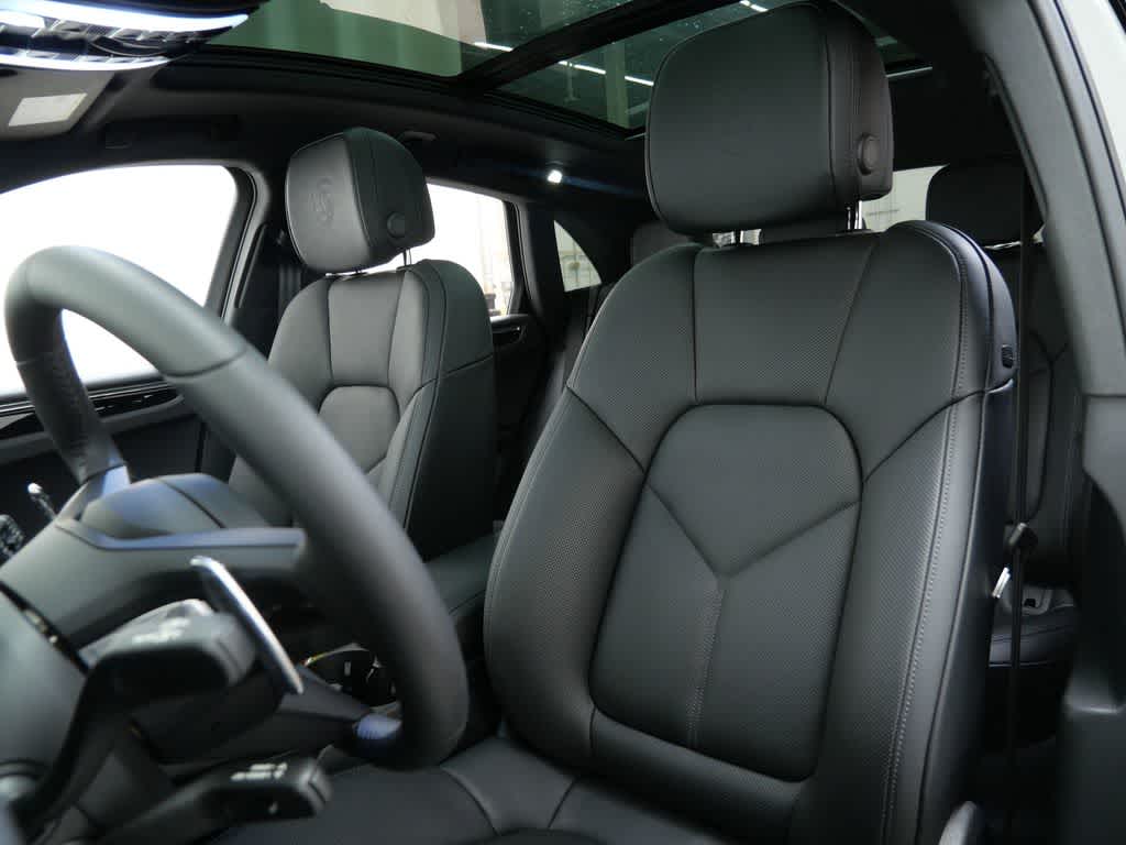 Thumbnail: 2025 Porsche Macan - 5