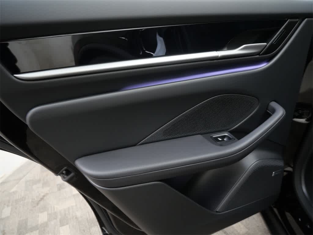 Thumbnail: 2026 Porsche Macan - 13