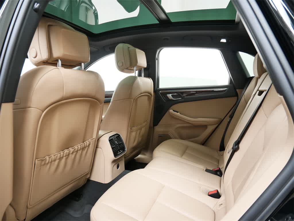 Thumbnail: 2023 Porsche Macan - 13