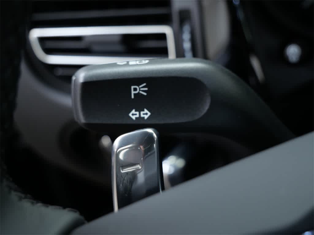 Thumbnail: 2026 Porsche Macan - 23