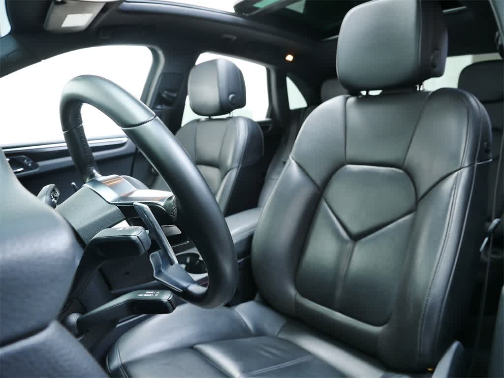 Thumbnail: 2016 Porsche Macan - 5