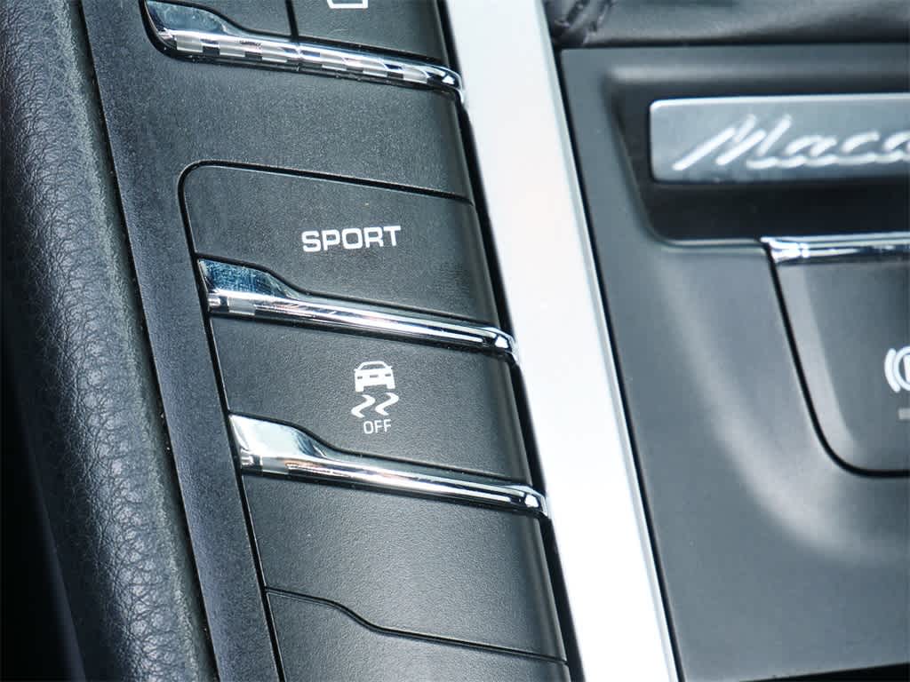 Thumbnail: 2016 Porsche Macan - 22