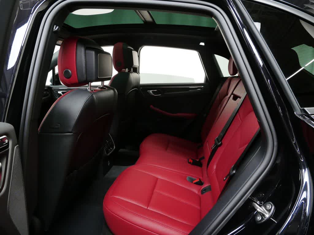 Thumbnail: 2026 Porsche Macan - 13