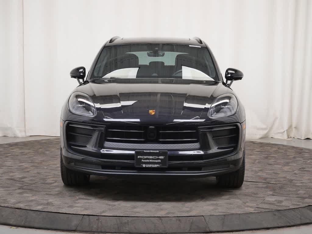 Thumbnail: 2023 Porsche Macan - 10
