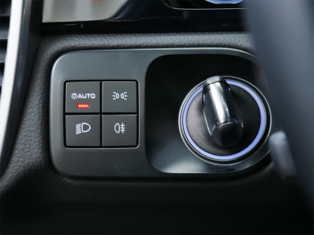 Thumbnail: 2023 Porsche Cayenne - 18