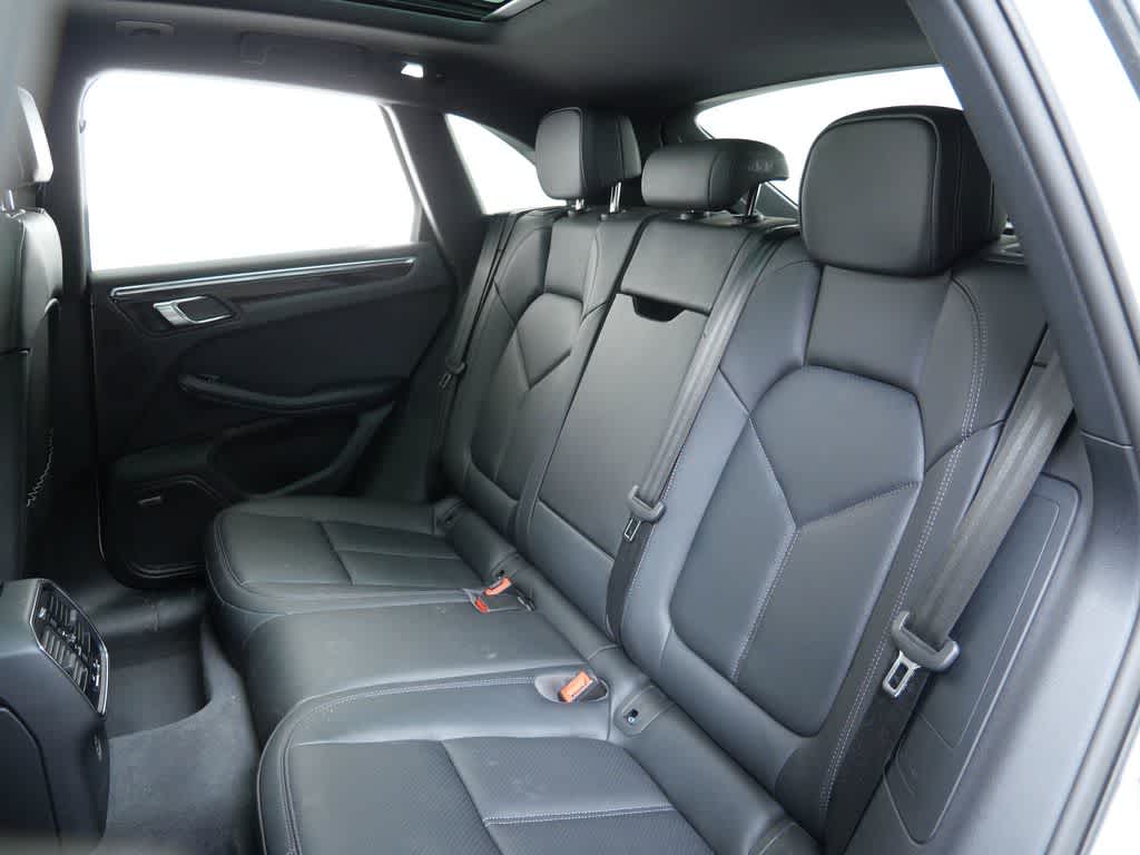 Thumbnail: 2025 Porsche Macan - 13