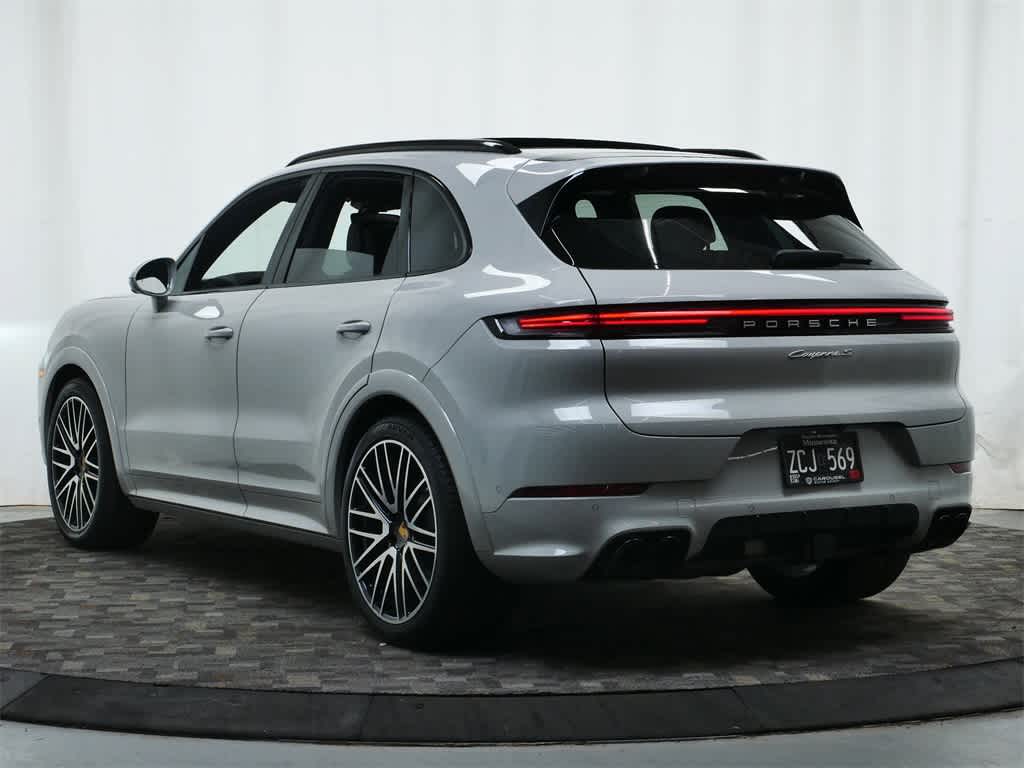 Thumbnail: 2024 Porsche Cayenne - 3