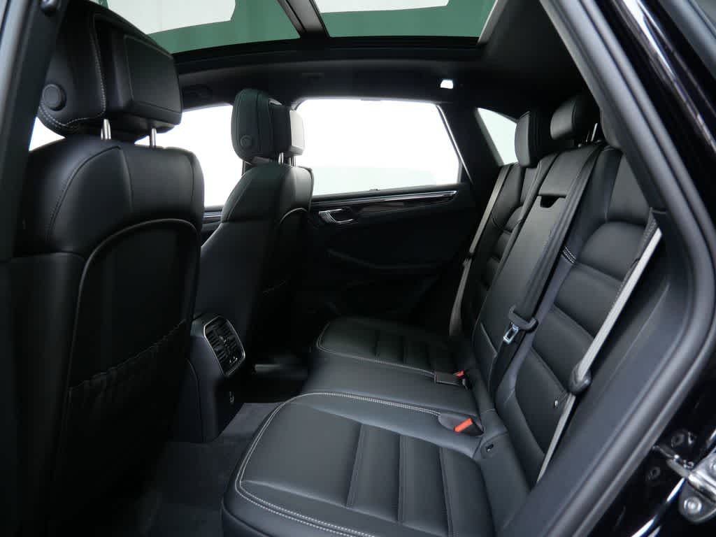 Thumbnail: 2026 Porsche Macan - 13