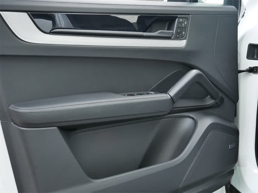 Thumbnail: 2025 Porsche Cayenne - 11