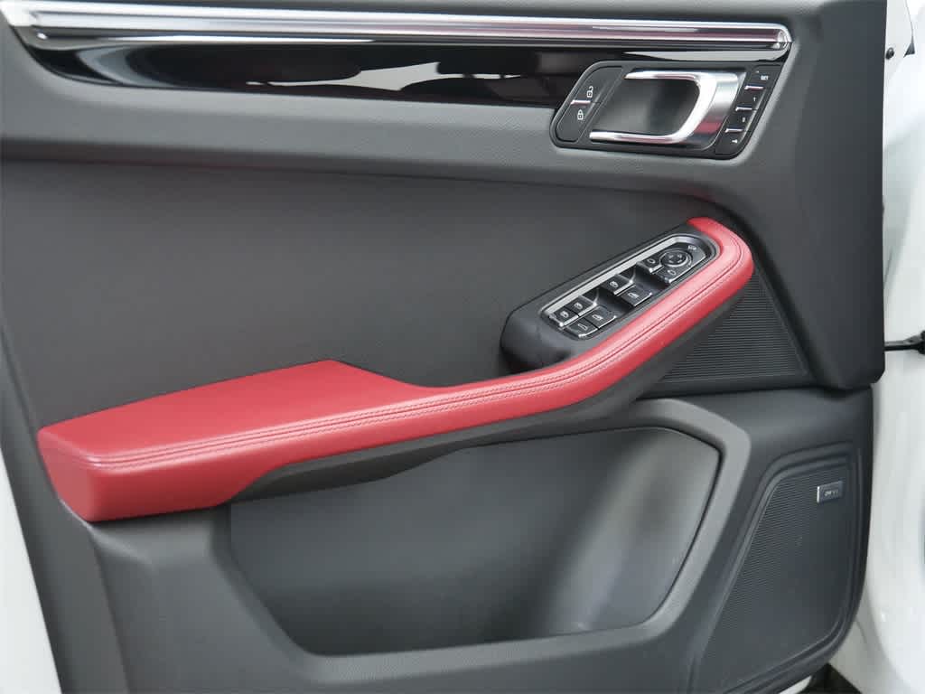 Thumbnail: 2025 Porsche Macan - 11