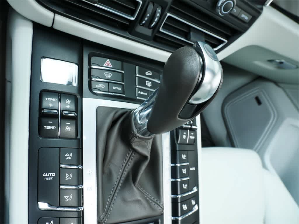 2021 Porsche Macan S 26